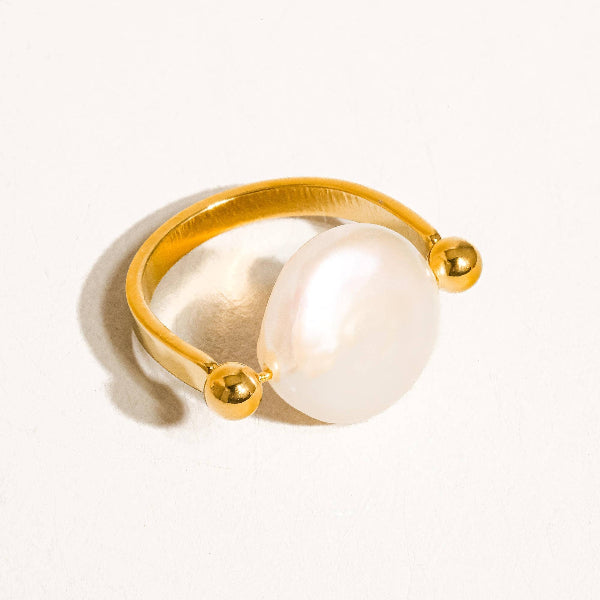 Déodat Baroque Pearl Ring